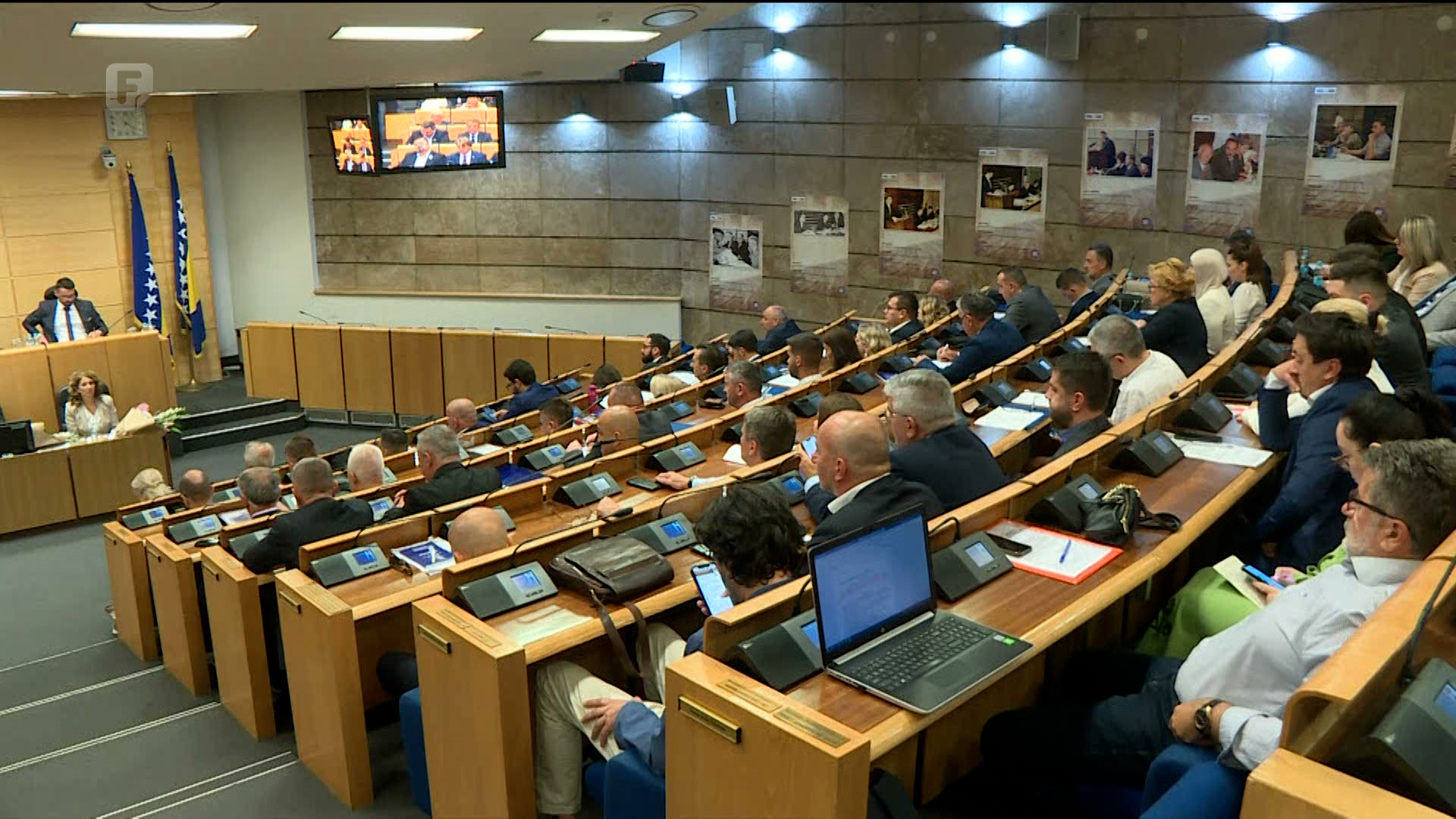 Opozicija oštro reagovala, vlast upozorava na blokade i prijetnje fizičkom silom